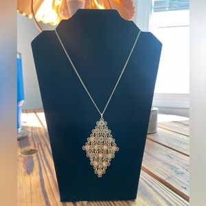 NEW Vintage 1971 Sarah Coventry necklace - Golden Petals